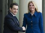 Velkommen. Første besøg hos Sarkozy. Med det obligatoriske håndtryk til ære for kameraerne. 