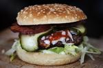 BØFBURGER. Hvem har mon knap to millioner kroner til en burger med kunstig bøf? (Arkivfoto) 
