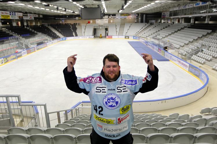 førstevælger. Når der skal spilles DM-kvartfinaler, skal Jonny Hougaard og de øvrige Sønderjyskefans se Herlev spille mod deres hold. 
