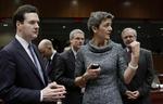 udenfor. Margrethe Vestager og hendes britiske kollega, George Osborne, ved et EU-møde i januar, hvor Grækenlands problemer også blev drøftet. Ingen af dem var med, da eurolandenes finansministre i går vedtog en stor redningspakke til Grækenland. 