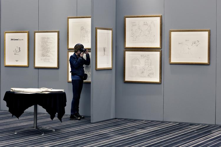 Artworks. Hotel Crowne Plaza Copenhagen Towers præsenterer 100 John Lennon-tegninger. 