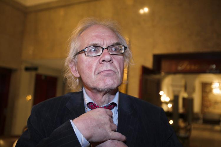 Skydeskive. Lars Vilks har det så vidt vides godt efter ægseancen. Politiet ved endnu ikke, om tegneren vil anmelde angrebet. 