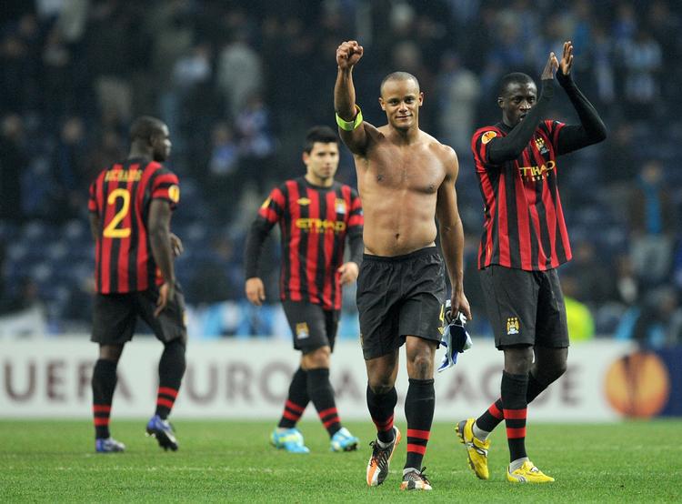klage. Under kampen mod FC Porto blev bl.a. Yaya Toure (th.) forfulgte af de portugisiske tilskuere, anfører Manchester City. 