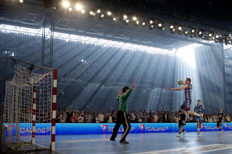 udsolgt. I maj var der udsolgt i Parken, da AG København spillede DM-finale mod Bjerringbro-Silkeborg. 