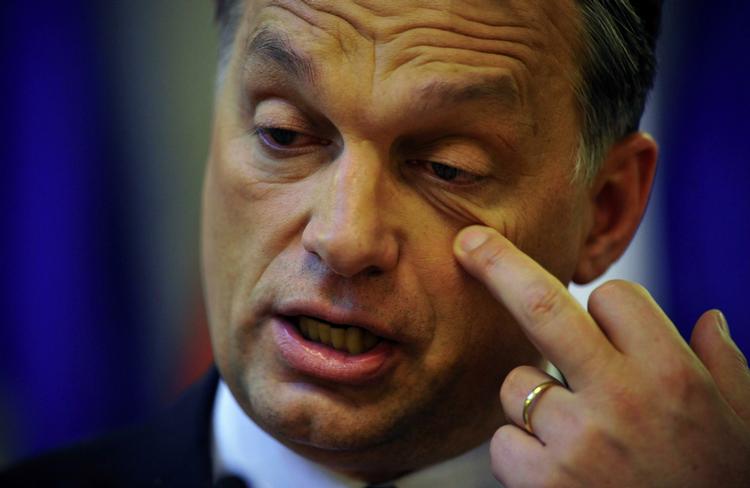 modvind. Ungarn med regeringschef Viktor Orban i spidsen har flere problemer i forholdet til EU. Ikke bare har Kommissionen åbnet en række traktatsager mod landet. Nu vil de også straffe landet for ikke at over holde budgetreglerne. 