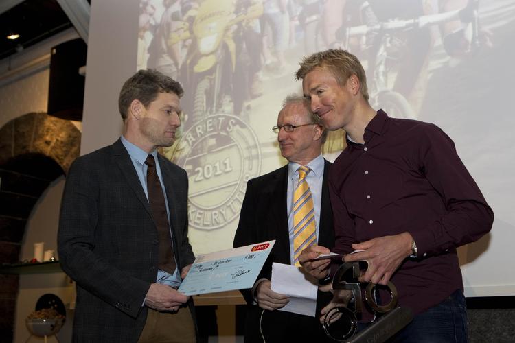 HÆDRET. Herhjemme fik Lars Bak anerkendelse for sit arbejde under Tour de France, men også hans hold værdsætter danskeren. 