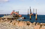 Byggeri. Nordhavnen er ved at blive forvandlet fra et øde industri- og fiskerområde til en byggeplads. 18 ton jord skal fyldes i havet for at skabe ny byggegrund. 