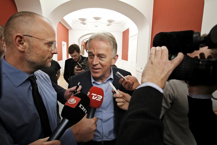 Fornøjet. Det var med smil på læben, SF's formand Villy Søvndal ankom til møde i sin folketingsgruppe i dag. 