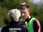 opsang. Så længe Nicklas Bendtner holder sig inden for landstrænerens moralske grænser, er han Morten Olsens førstevalg. 