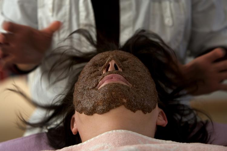 Tilbud. Med en jungle af tilbud kan du nu få store rabatter på alt fra blegning af tænder, fem-retters menuer og rengøringshjælp. 