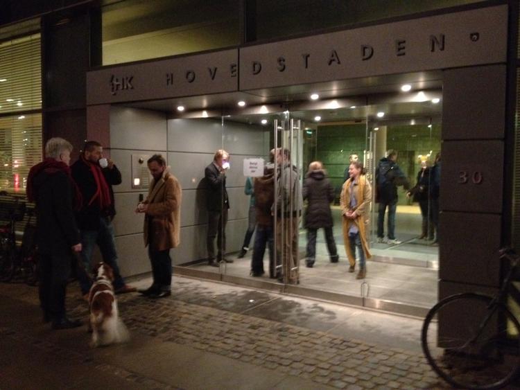 partipleje. Lidt efter klokken 20.30 påbegyndte SF København et hasteindkaldt orienteringsmøde om den kasserede betalingsring og den nye løsning. 