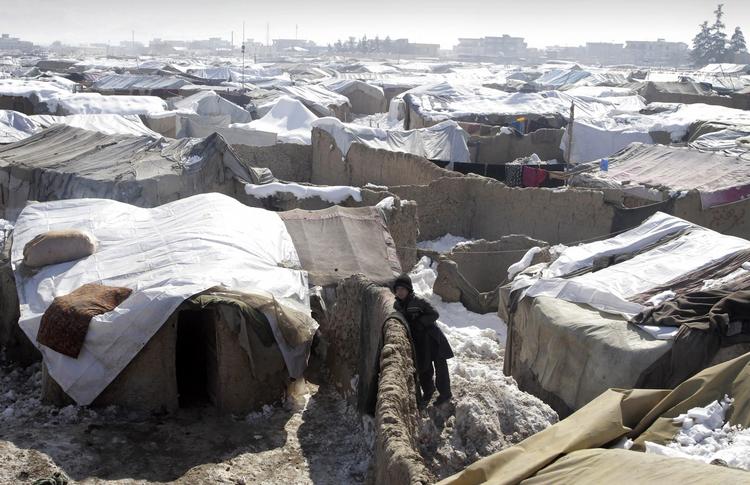 LEJR. Flygtning fra Helmandprovinsen i lejr af spinkle rønner i Kabul. Amnesty kritiserer den afghanske regerings behandling af sine interne flygtninge. 