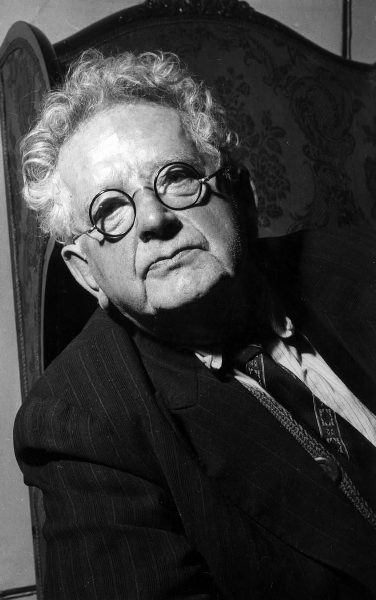Retsopgør. Digteren Harald Bergstedt skrev 'Solen er så rød, mor' og 'Jeg ved en lærkerede', men var også nazistisk propagandist, der blev straffet for sit tyskbetalte arbejde. 