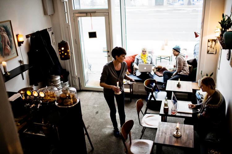 Hygge. Lesbisk Kaffe er mest som at træde ind hos farmor: rart og hjemligt. 