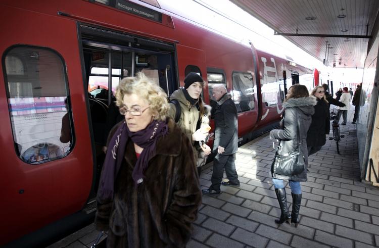 DSB forventer, at S-togene atter kører normalt sidst på eftermiddagen. 