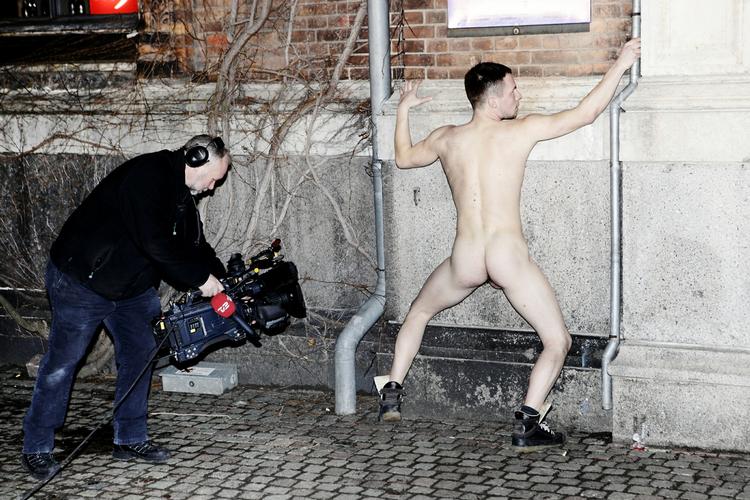 Sært. Dmitry Paranyushkin og Diego Agullo, tilsammen 'The Humping Pact', lavede i går ret mange samlejebevægelser på Charlottenborg. 