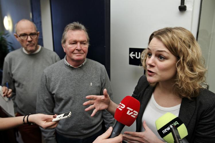 støtteparti. Henning Hyllested, Frank Aaen og Johanne Schmidt Nielsen fra Enhedslisten efter forhandlinger om kollektiv trafik i Finansministeriet i onsdags. 