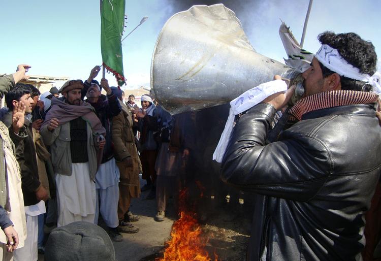 Uro. Flere steder i Afghanistan fortsætter demonstrationerne efter koranafbrændingerne. Her i Khushi syd for Kabul. 