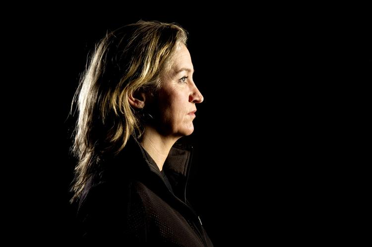 Lisbeth Zornig Andersen, der for nylig har skrevet bogen 'Zornig - vrede er mit mellemnavn',mener ikke, at samfundet kan hjælpe folk ud af underklassen ved at råbe dem i hovedet med en løftet pegefinger. Derimod skal de svageste først hjælpes ud af misbruget og dernæst ud på arbejdsmarkedet. 
