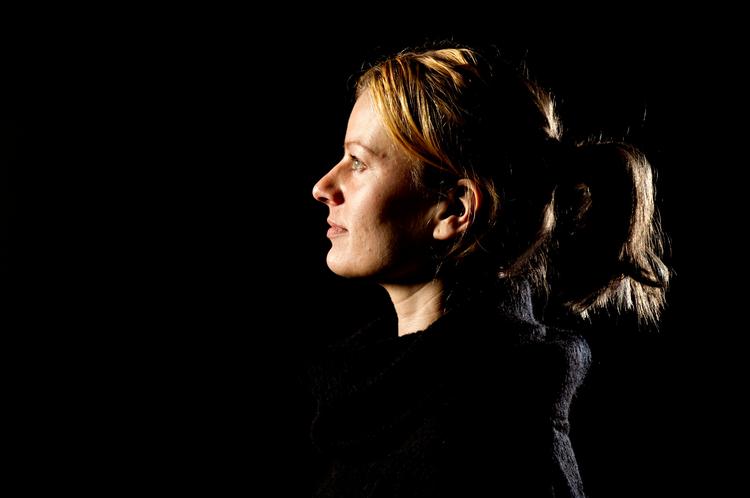 Krævementalitet. Man løser intet ved at have ondt af underklassen eller ved at sende flere penge, siger Karina Pedersen. Hun mener, at man bør appellere til det personlige ansvar. 