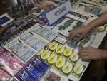 potent. Det er blandt andet potenspiller fra Asien, som danskere forsøger at forsøde sexlivet med. Billedet viser nogle af de forfalskede midler, som de thailandske myndigheder har beslaglagt. 