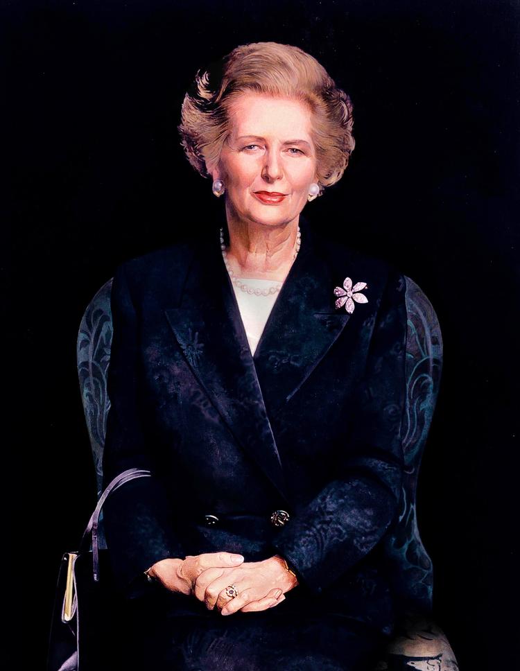 LADYLIKE. Bevæbnet med perler og håndtaske forstår Margaret Thatcher at fremtræde som en dronning. Her portrætteret af Richard Stone.