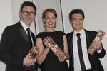 vindertrio. Instruktør Michel Hazanavicius, den kvindelige hovedrolleindehaver Berenice Bejo og producenten Thomas Langmann med tre af de Cesars, som 'The Artist' vandt. 