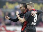 0-2. Begge Bayer Leverkusens mål blev scoret af Lars Bender (th.). 