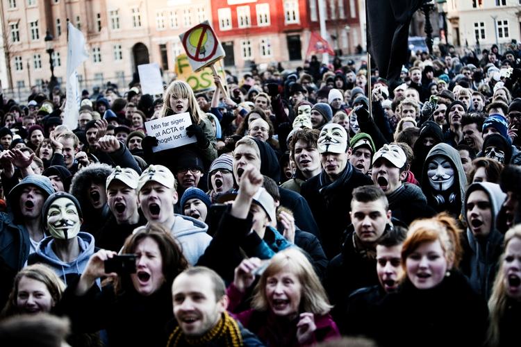 Opråb. Ifølge Københavns Politi er alt forløbet roligt ved demonstrationen i hovedstaden. 5.-7.000 skønnes at være mødt frem. 