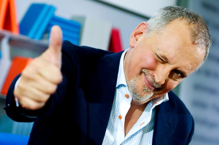 sællert. Jussi Adler-Olsen er en af de danske forfattere, der er oversat til mange sprog, herunder  engelsk. 