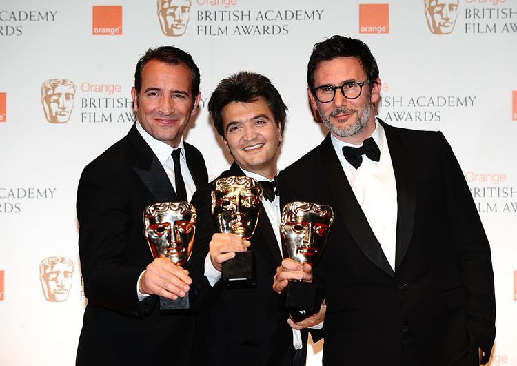 Hæder. Jean Dujardin, Thomas Langmann og  Michel Hazanavicius med deres priser for 'The Artist' ved den nylige Bafta-uddeling i London. 