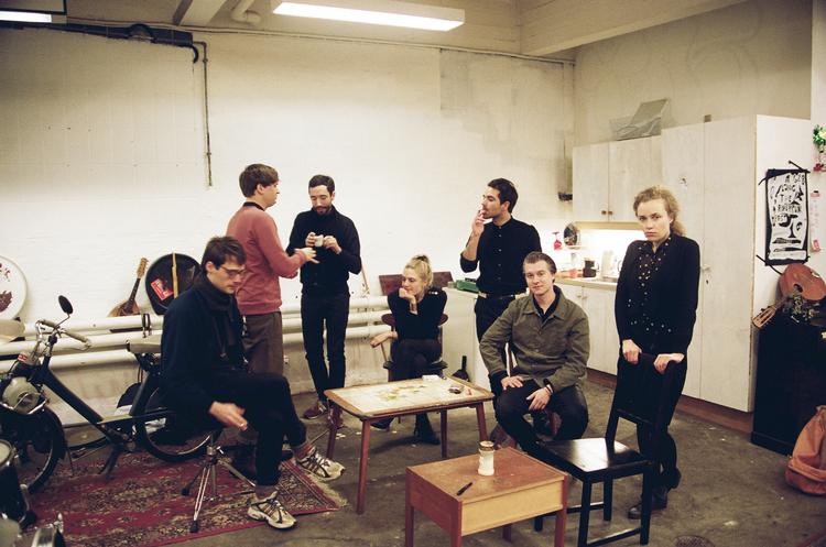 Band. Choir of Young Believers består af medlemmer fra både The William Blakes, Chimes &amp; Bells og Moi Caprice, og dynamikken har gjort godt. 