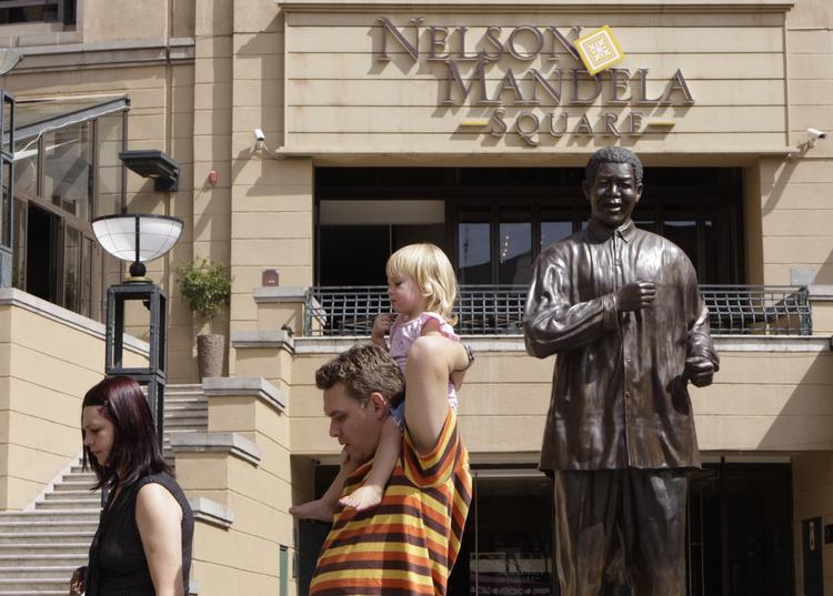 Udskrevet. Mandela var kun indlagt en enkelt nat, inden han blev udskrevet igen. 