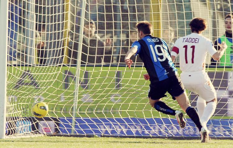 hattrick. Tre gange scorede argentineren German Denis i 4-1-sejren over Roma. 