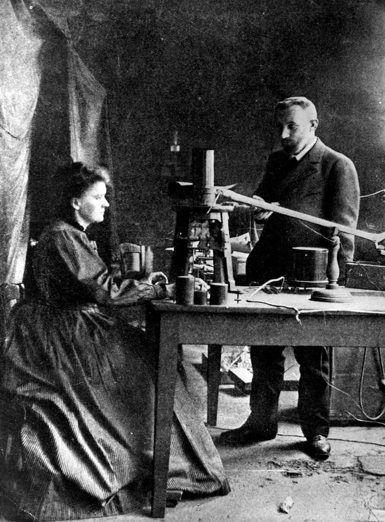 Laboratorium. Ægteparret Marie og Pierre Curie var manisk optaget af radioaktivitet, materialet, der åbnede for et hav af muligheder - og for atombomben. 