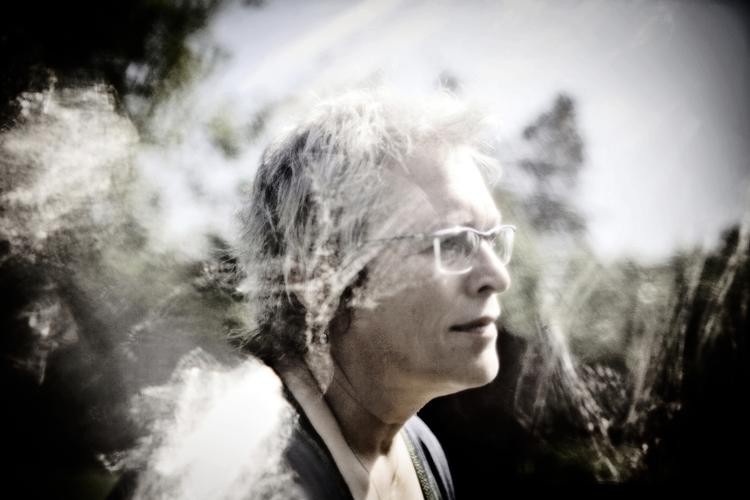 gammeldags. I Josefine Ottesens nye børnebog 'Rævehørm og sejrshyl' har hovedpersonerne navne som Egon Egern og Ulla Ugle. 