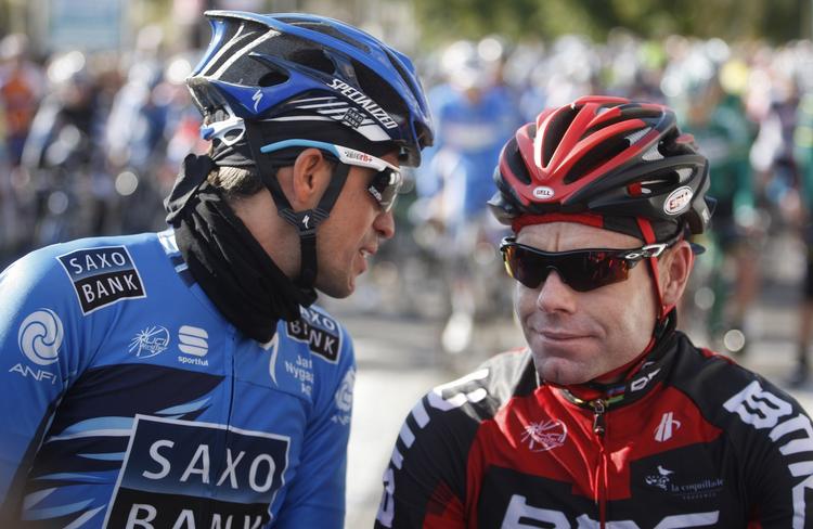 sekunda. Mens Alberto Contador (tv.) er udelukket, holdt en anden Tour de France-vinder, Cadel Evans (th.) sig ude af topkampen i dagens løb. 