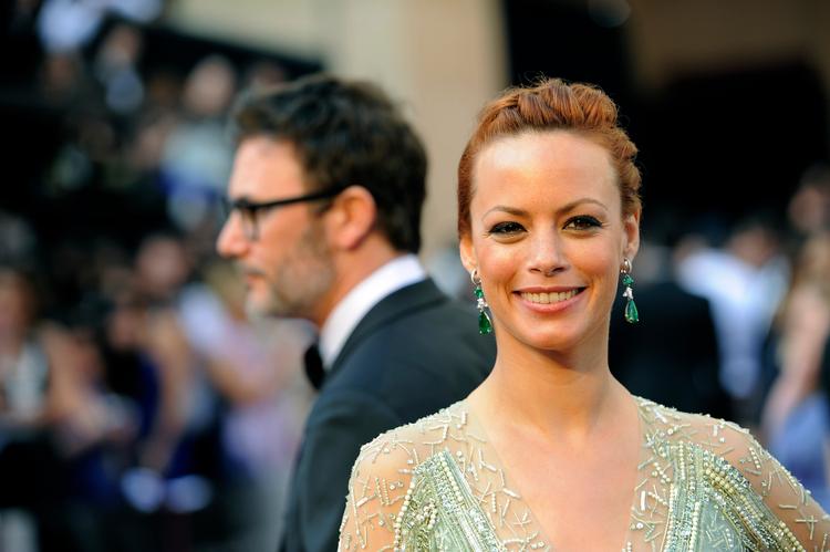 Rød løber. Berenice Bejo fra favorit-filmen 'The Artist' er ankommet til Holywood. Bejo er nomineret til 'Bedste kvindelige hovedrolle'. 
