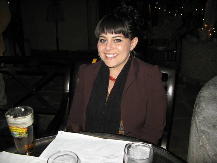 Hollywood. Dana Bean var en af dem, der så Oscar på udendørsrestauranten The Cat &amp; Fiddle i Los Angeles. 