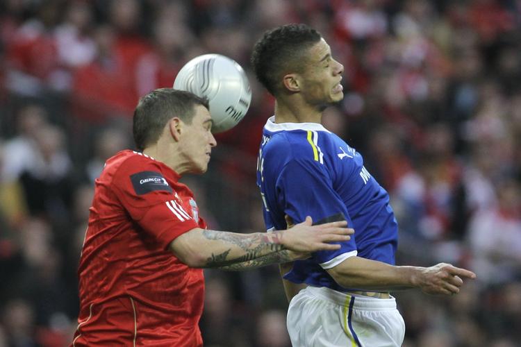 Hårdt. Daniel Agger spillede en halv time med smerter i finalen mod Cardiff. 