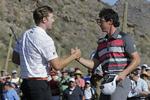 TILLYKKE. Finalen i Arizona gav sejr til Hunter Mahan (tv.) på 17. hul mod Rory McIlroy. 