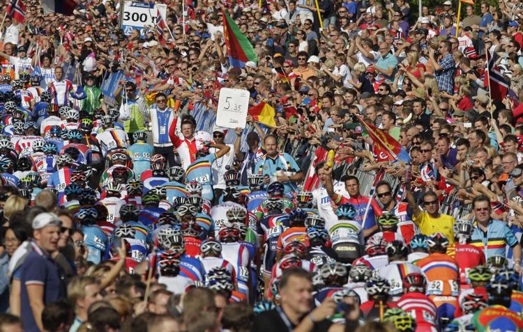 eksponering. Den kolossale interesse for eksempelvis VM i Danmark er med til at holde cykelsporten økonomisk i live. 