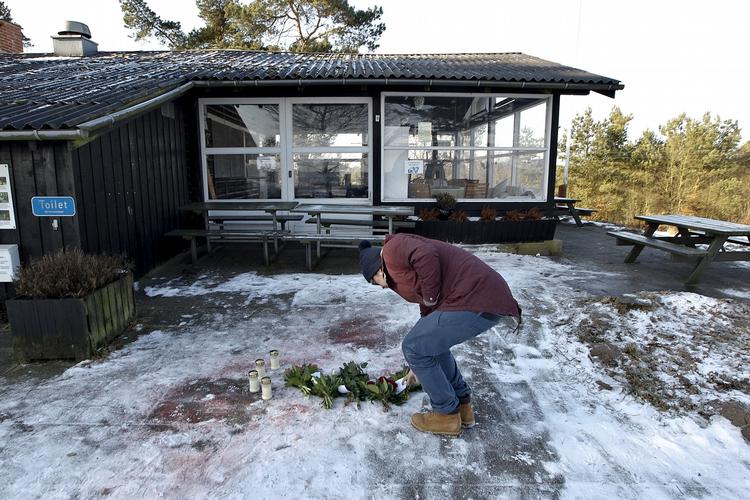 drabssted. Pædagogen Judy Meiniche Simonsen blev dræbt ved ishuset i Dollerup ved Viborg. Politiet mener, at den 39-årige KH, der boede på et bosted, hvor hun arbejdede, har slået hende ihjel. 
