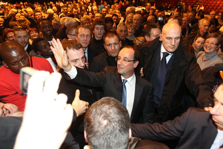 Brandbeskatning. François Hollande vil pålægge franskmænd, der tjener over en million euro en skat på 75 procent. 
