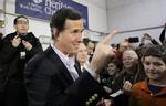 Demokrat? Rick Santorum støtter nu demokraters forsøg at få ham valgt i Michigan i stedet for forhåndfavoritten Mitt Romney. 