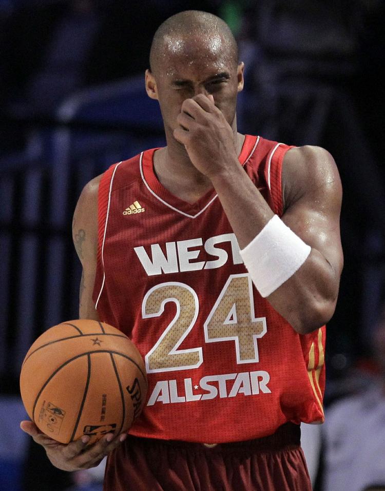 AV. Efter at have brækket næsen spillede Kobe Bryant videre og overhalede Michael Jordan som alle tiders mest scorende i All Star-kampe. 