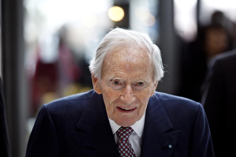 Oliemilliardær. Den aftale, som den borgerlige VK-regering indgik med Mærsk, er blevet udsat for kritik, fordi statens indtægter fra nordsøolien ikke er steget i samme takt som for eksempel A.P. Møller-Mærsks. 
