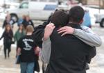 tragedie. Eleven, der gik amok på en high school i Ohio i går, beskrives af de andre studerende som en outsider, der blev mobbet. 