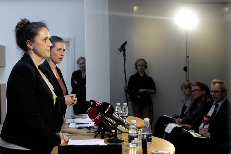 Fremlæggelse. Det bliver strammere for fleksjobbere fremover, fortæller socialminister Karen Hækkerup (S) og beskæftigelsesminister Mette Frederiksen (S) på dagens pressemøde, hvor de fremlægger regeringens udspil til en reform. 