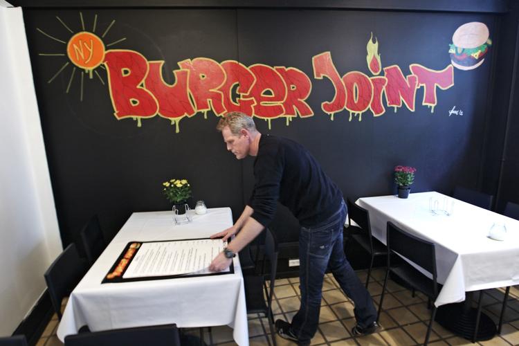 Forberedelse.  Ny Burger Joint er ved at lægge sidste hånd på interiøret, og gør klar til at åbne dørene 1 marts. 